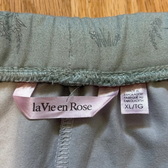 La Vie En Rose  | Cute little Green shorts with Rabbits - Picture 3 of 6